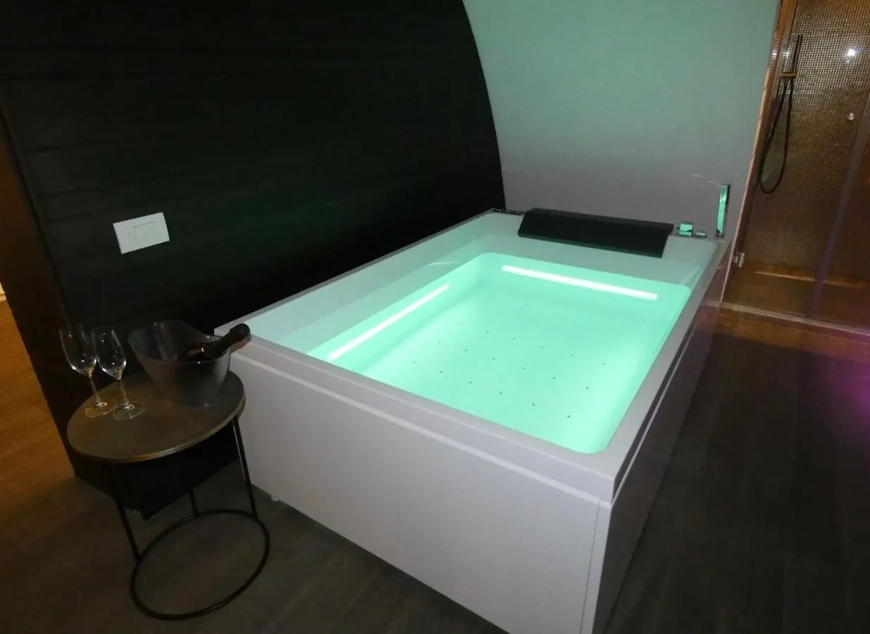 Nicolaus Suite Wellness Experience Bari 0*,
